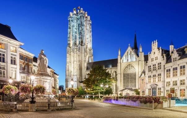 Afbeelding met gebouw, lucht, buiten, toren
Automatisch gegenereerde beschrijving