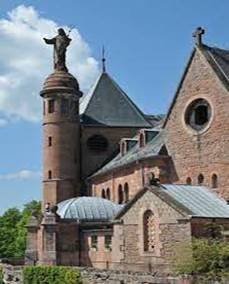 Afbeelding met lucht, gebouw, buiten, kerk

Automatisch gegenereerde beschrijving