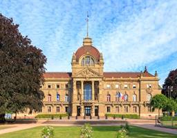 Afbeelding met buiten, gras, lucht, gebouw

Automatisch gegenereerde beschrijving