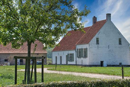 Afbeelding met gras, buiten, boom, huis

Automatisch gegenereerde beschrijving